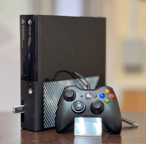 Игровая приставка Microsoft Xbox 360 S 320 Gb Прошитая С играми Черная