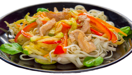 Удон с курицей и овощами